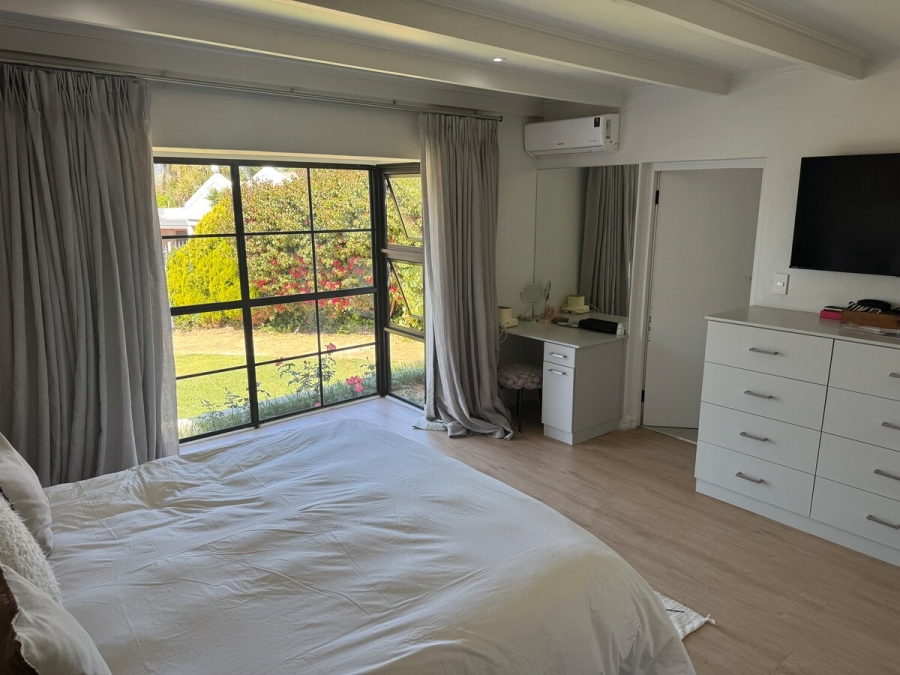 4 Bedroom Property for Sale in Hoog En Droog Western Cape